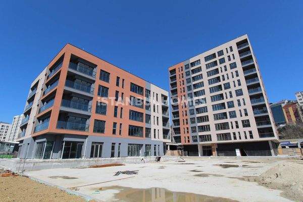 New Flats in the Center of Transportation Hubs in Kagithane