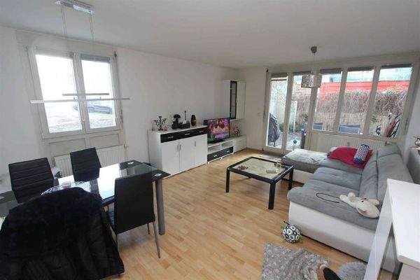 Wohnzimmer m. Zugang zur Terrasse