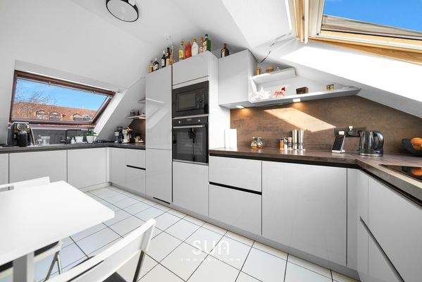 MODERNE EINBAUKÜCHE