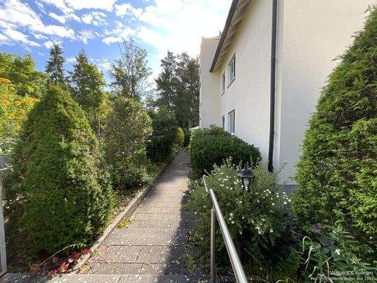 Weg zum Eingangsbereich