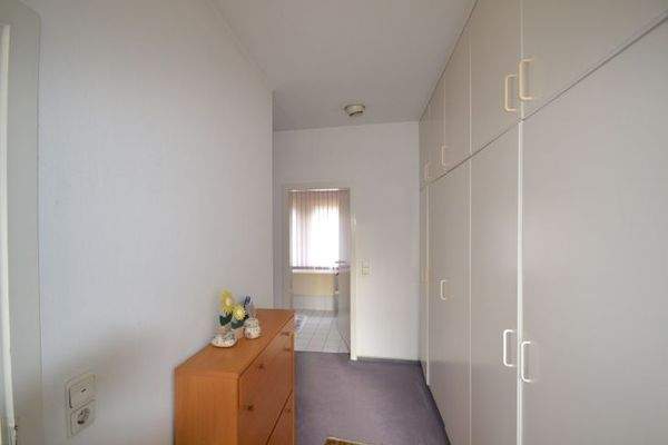 Flur (Blick zum Kinderbadezimmer)