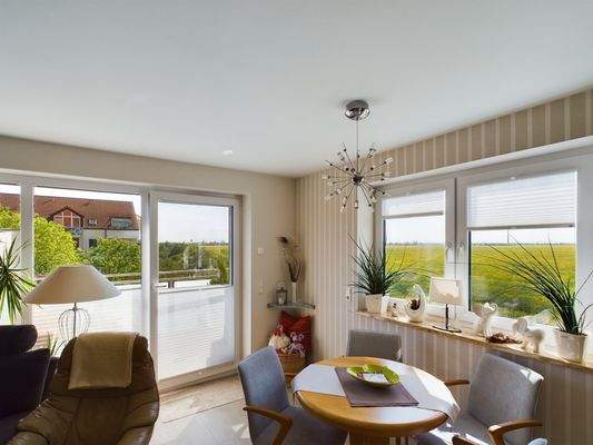 Wohnzimmer mit Blick zum Feld