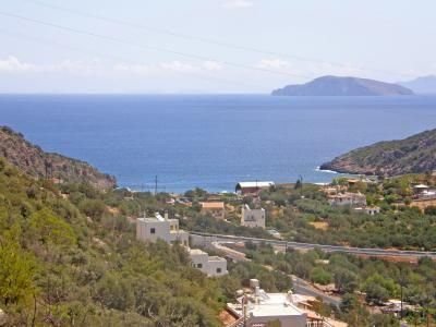 Grundstück mit Meer- und Waldblick