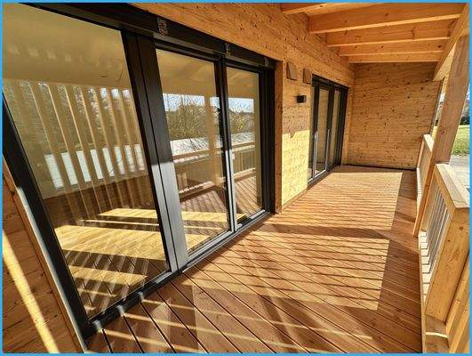 geschützte große Balkone