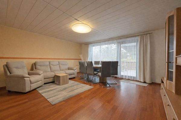 Wohnzimmer mit Essbereich