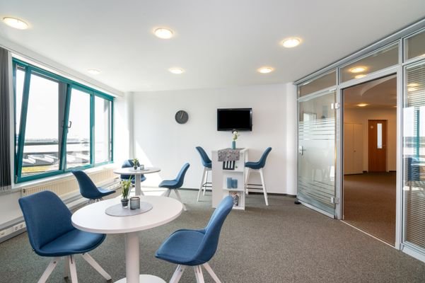 HQ_Airport_505_Bremen_Germany_BusinessLounge2.jpg