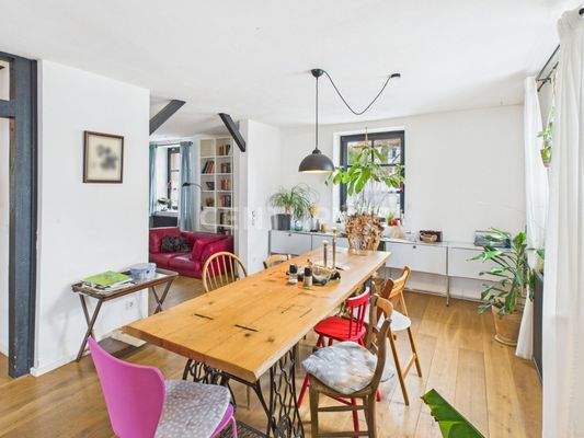 Modernisiertes Hauptgebäude