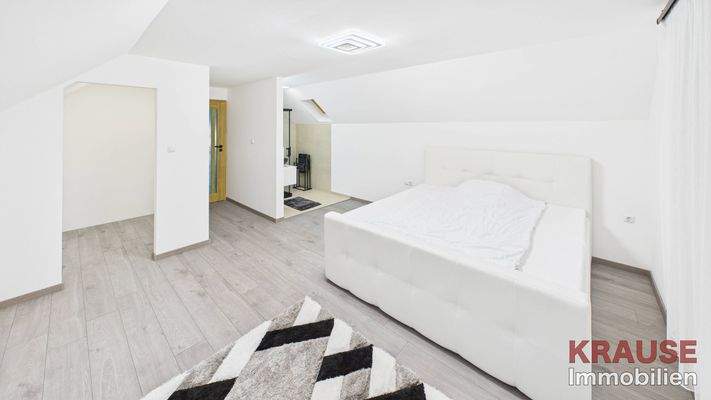 Schlafzimmer mit Bad on Suite und Ankleide