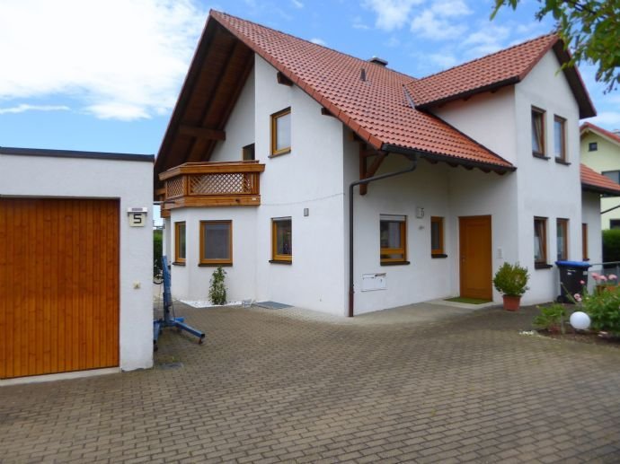 Moderne 3,5- Zi.- Wohnung mit gr. Balkon, toller Fernsicht, Garage  /  Biberach- Ummendorf
