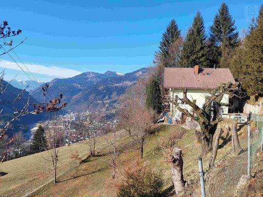 Blick Grundstück mit Haus mit  Radenthein