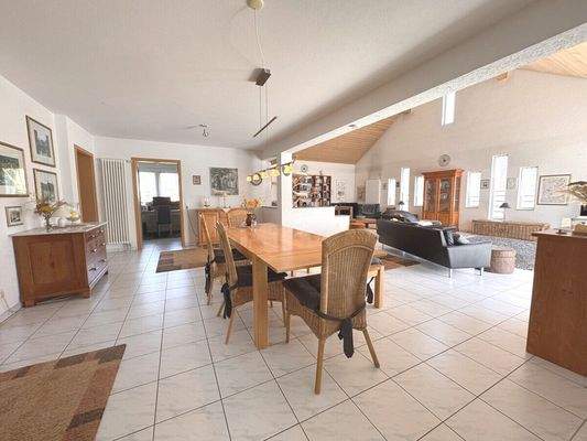 Blick von der Küche: Essbereich u Wohnzimmer