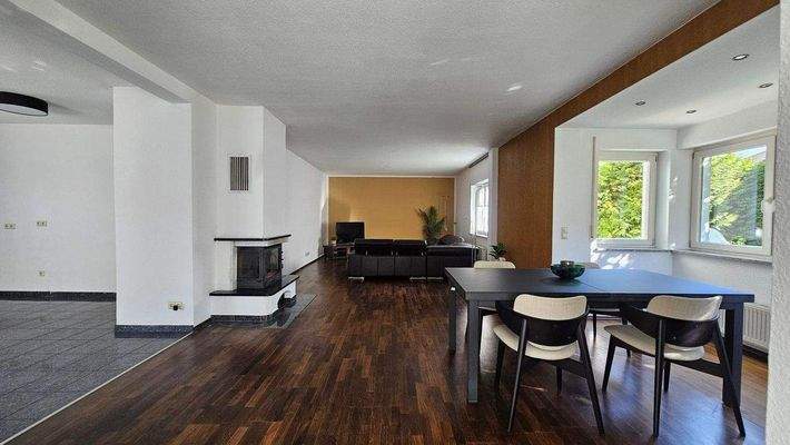 Blick vom Wohnwintergarten in den Wohnraum