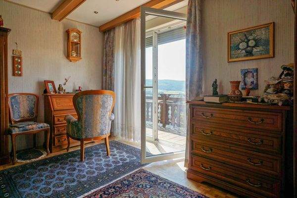 Zimmer 4_Ausgang zum Balkon