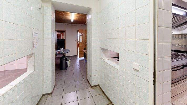 Durchgang zur Küche/Spülraum