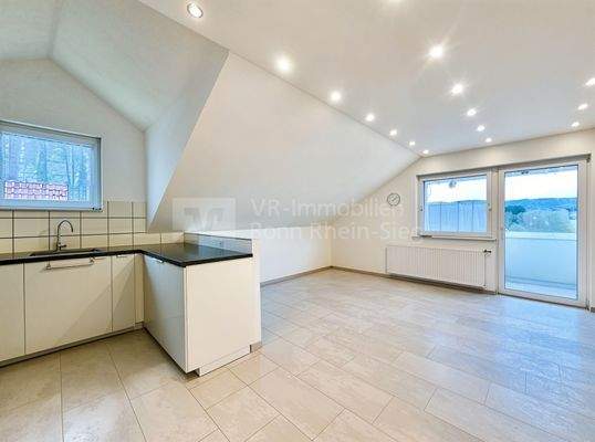 Wohnbereich OG li - Wohnzimmer, Leer (unmöbliert) - (KI generiert)