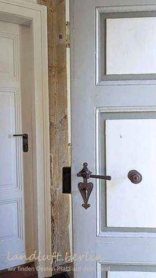 Lehnschulzenhaus EG, Beschläge an der Eingangstür.jpg