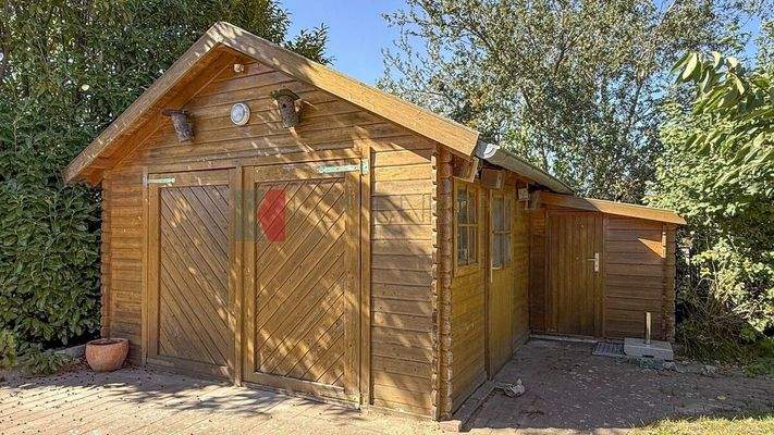 Garage mit Fahrradschuppen