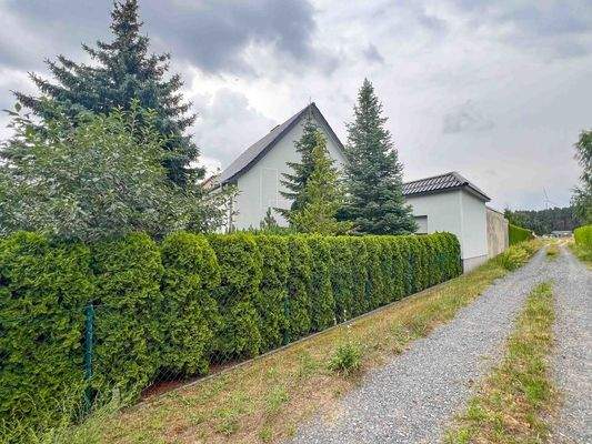 Rechte Grundstücksseite