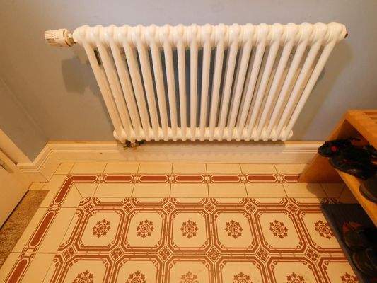  EG | Fliesen u. Heizkörper im WINDFANG 