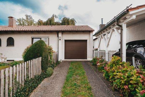 Aussenansicht-Einfahrt m. Garage