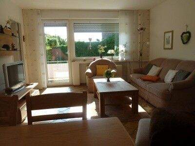 Wohnbereich mit Zugang zur Terrasse