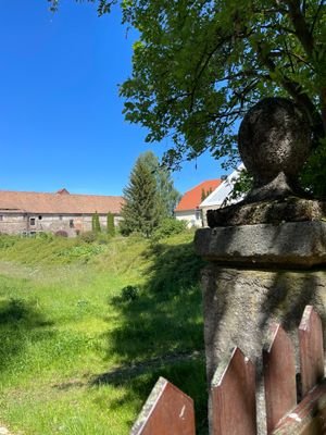 Idyllischer Gutshof mit Spielplatz