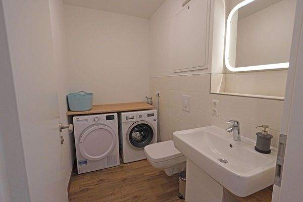 Gäste-WC mit Waschmaschine