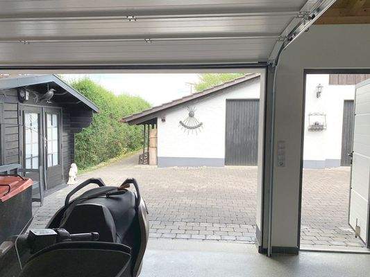 Garage und Nebengebäude