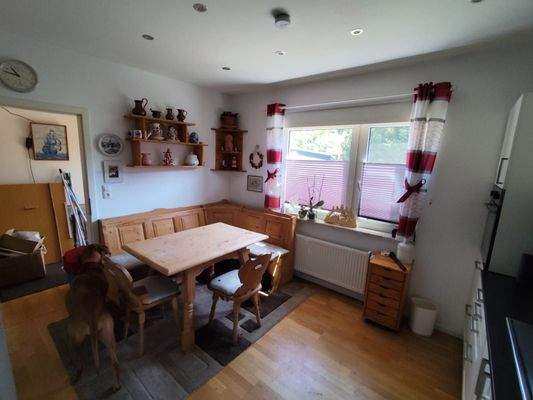 Einbauküche, Sitzmöglichkeit, 2 Fenster