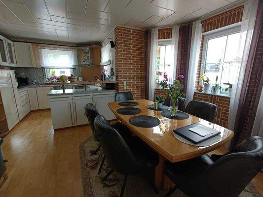 EG offene Küche mit Essplatz