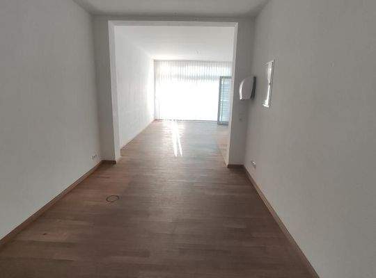 Fitnessraum mit Sportfläche Bild 3