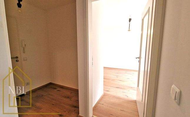 Flur mit Schranknische