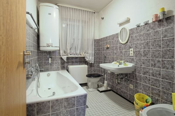 2. OG Badezimmer.jpg