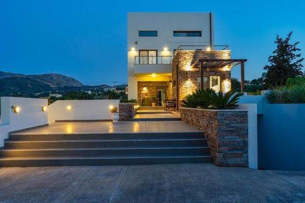 Kreta, Tria Monastiria: Luxuriöse Villa mit 7 Schlafzimmern und Meerblick zu verkaufen