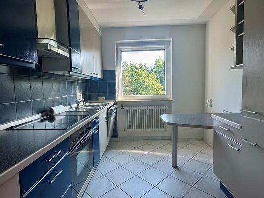 Küche mit Einbauküche