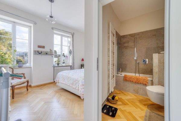  I OG: Schalfzimmer und Bad