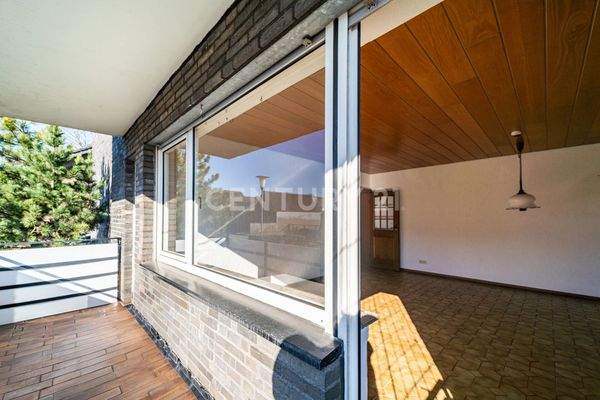 Balkon mit Blick in das Wohnzimmer