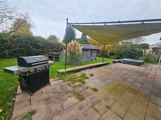 Garten inkl. Jacuzzi & Gartenhütte 