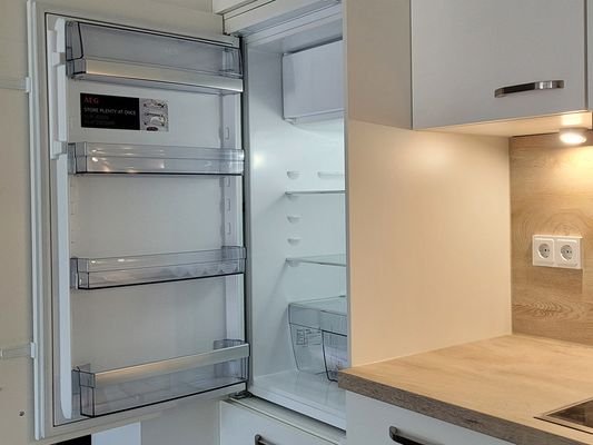 WE 0.07 Einbauküche mit Kühlschrank inkl. Gefrierfach