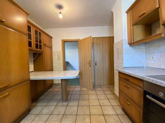 Küche mit Speisekammer