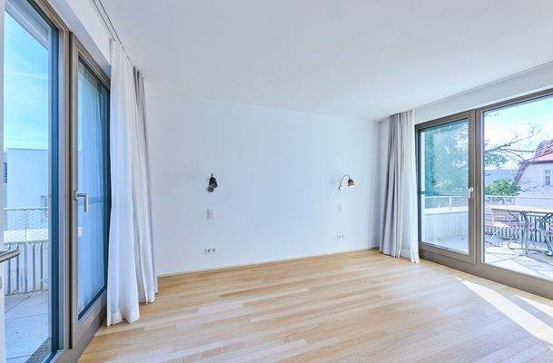 Schlafzimmer 2. OG mit Balkon und Terrasse