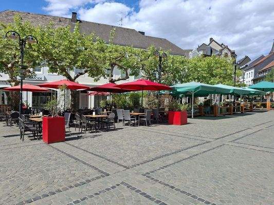 Sicht von Platz auf Objekt