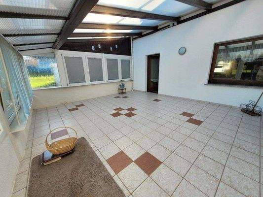 Wintergarten mit elektrischer Markise