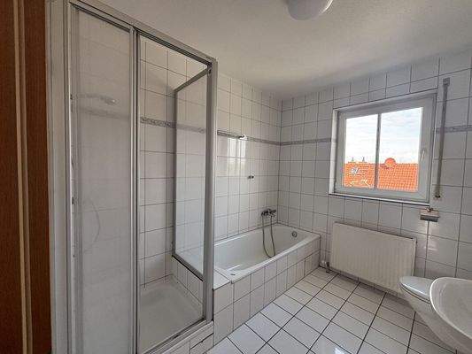 Bathroom with shower and Bathtub