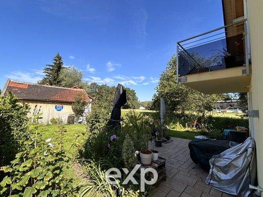 Garten mit Hütte (Sauna)