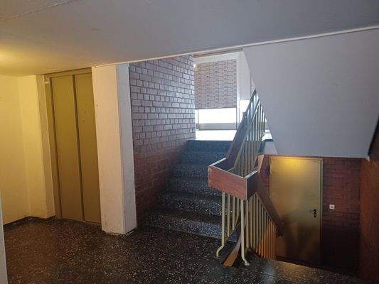 Fahrstuhl, Briefkastenanlage