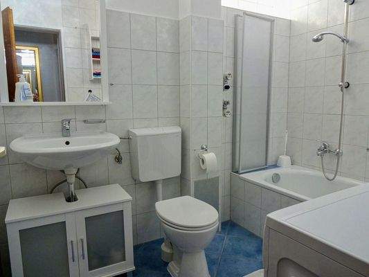 helles Badezimmer (1)