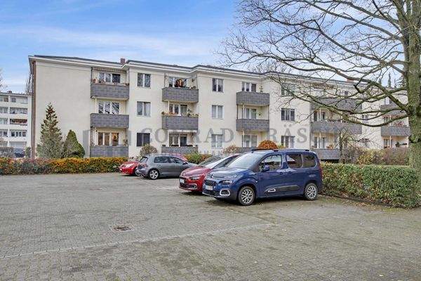 Blick Balkon und Stellplatz