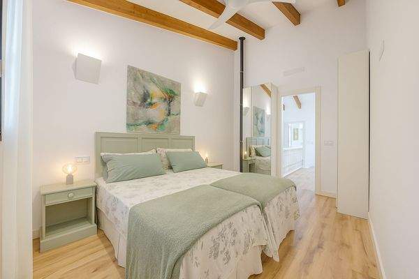 Zweites Doppelschlafzimmer im Obergeschoss mit Einbauschrank