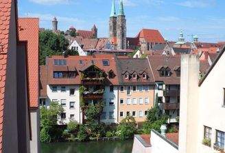 Blick über die Pegnitz zur Kaiserburg